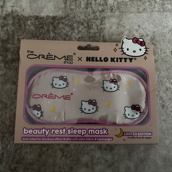 ❥ Brand new Crème X Hello Kitty plushie sleep masks - Picture 1 of 2